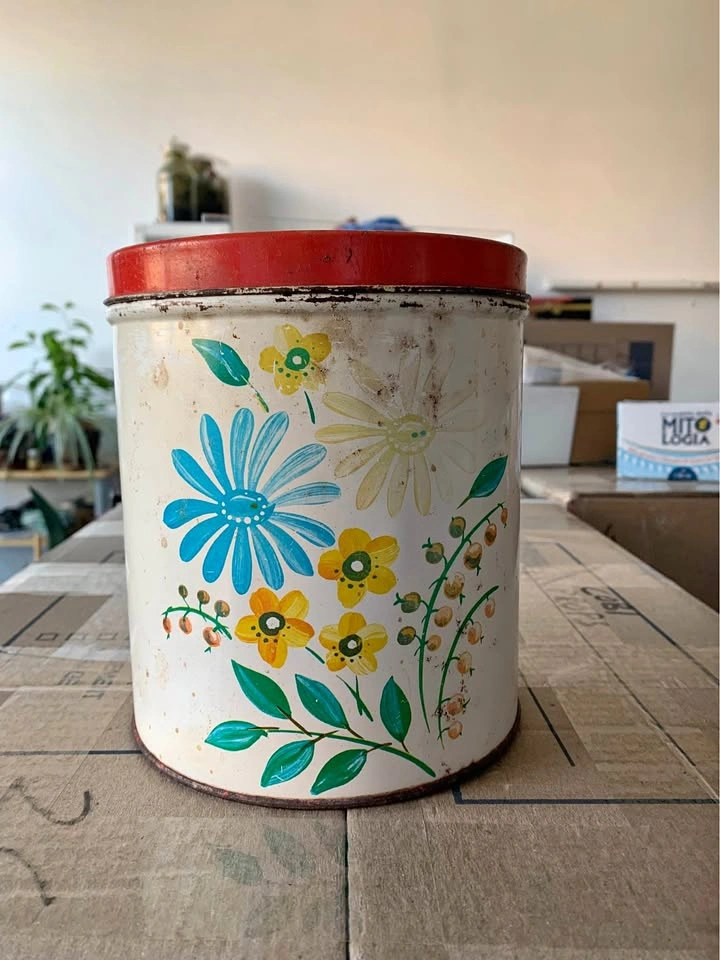 Vintage tin