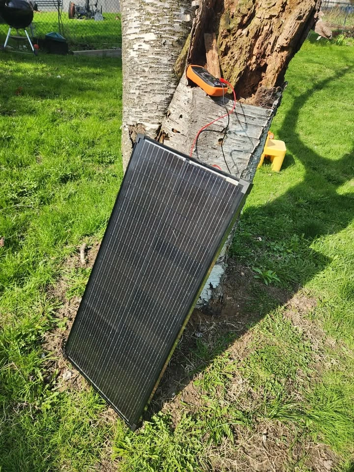 2x 100W Solar Panels 12V RV Camping Off Grid Power System - photo 2