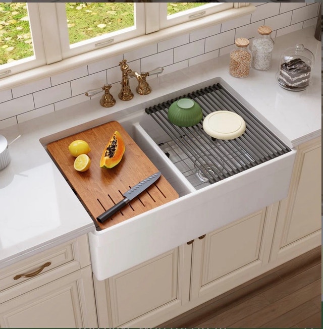 DEER VALLEY Double Basin Kitchen Sink, White, 30" x 20"