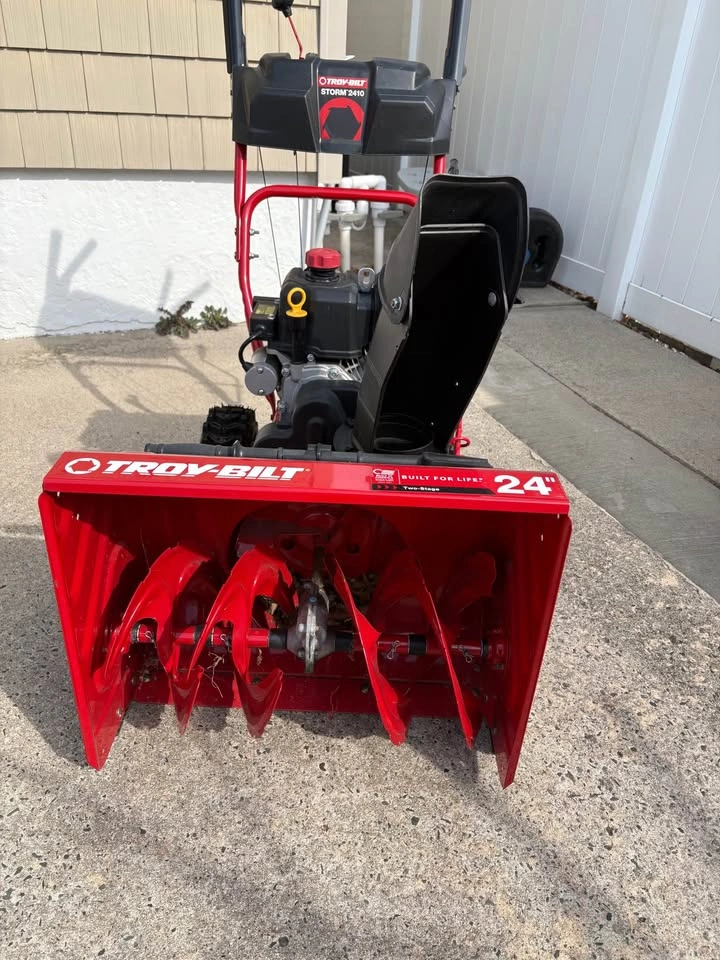 Troy-Bilt 2-Stage 24 inch Snow Blower - photo 2