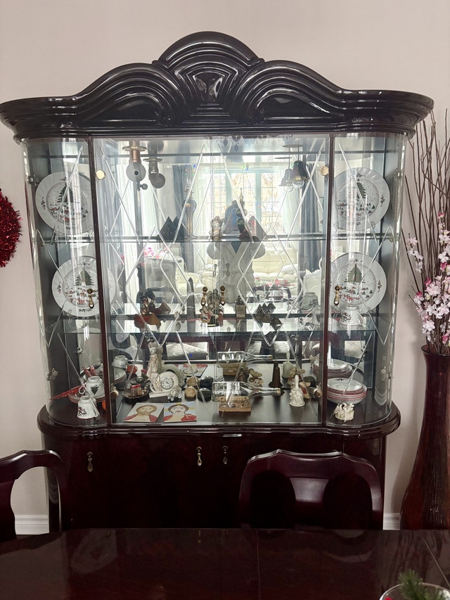 Living Room Table Set & Italian Style Cabinet - photo 4