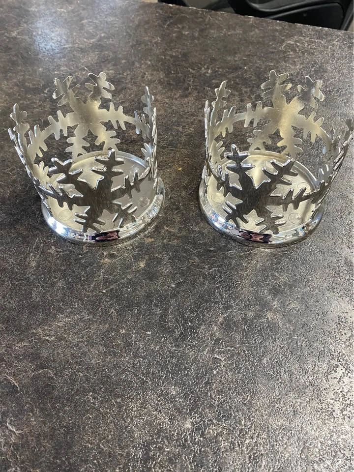 Set of 2 Snowflake Candle Holders with Candles - photo 2