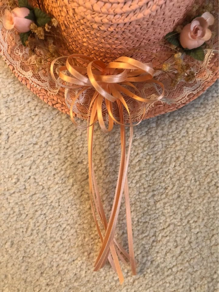 Vintage Handcrafted Peach Bonnet Decoration - photo 3