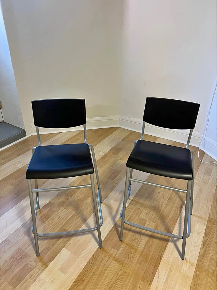 Set of 2 Black Bar Stools with Seat Cushions