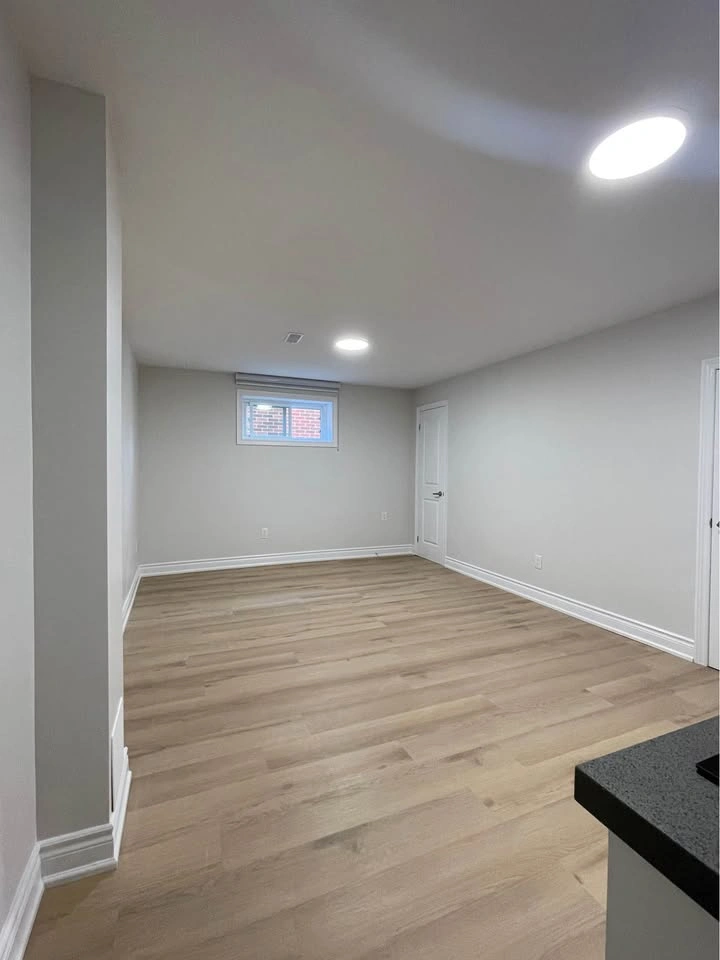 1 Bed 1 Bath - Apartment - photo 2