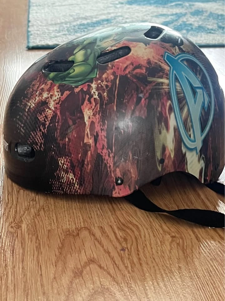 Marvel Avengers Kids Bike Helmet - photo 3