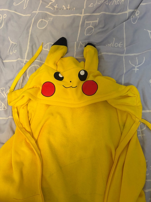 Pikachu Sweater - Men's Small - photo 3