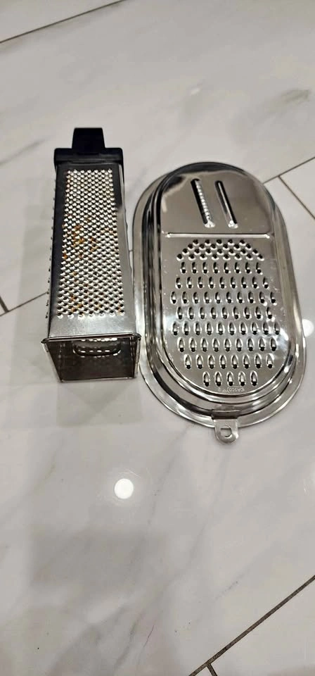 2 Stainless Steel Graters