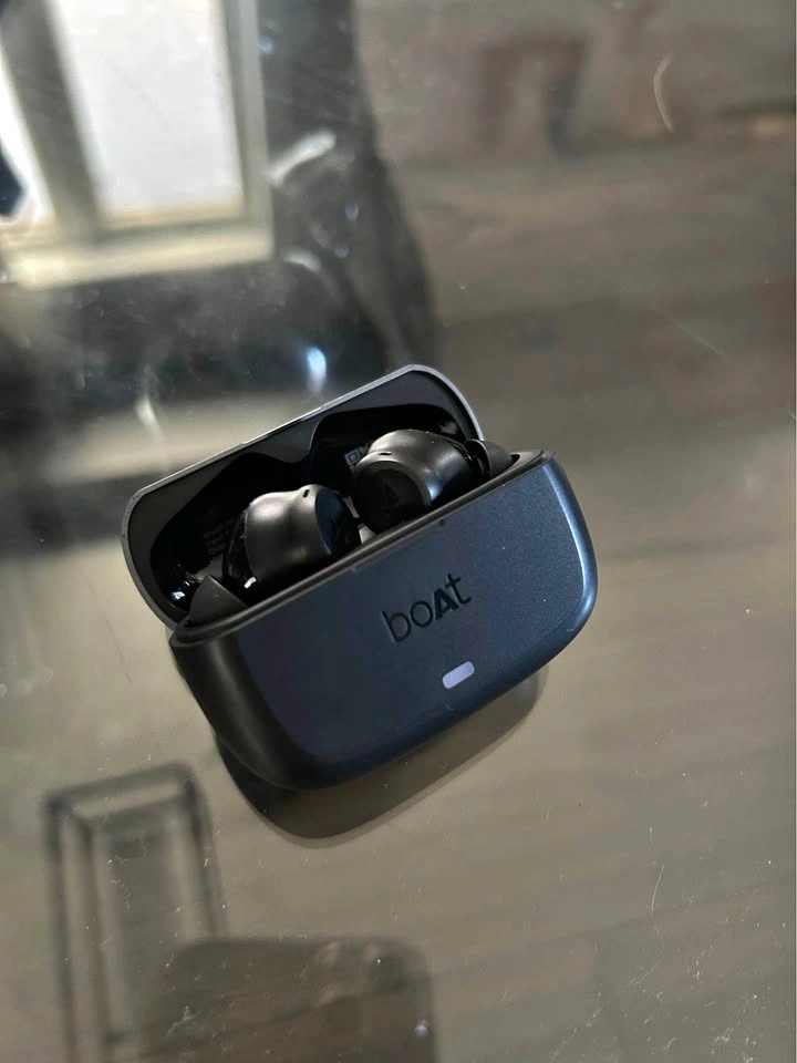 Boat Wireless Earbuds with Charging Case