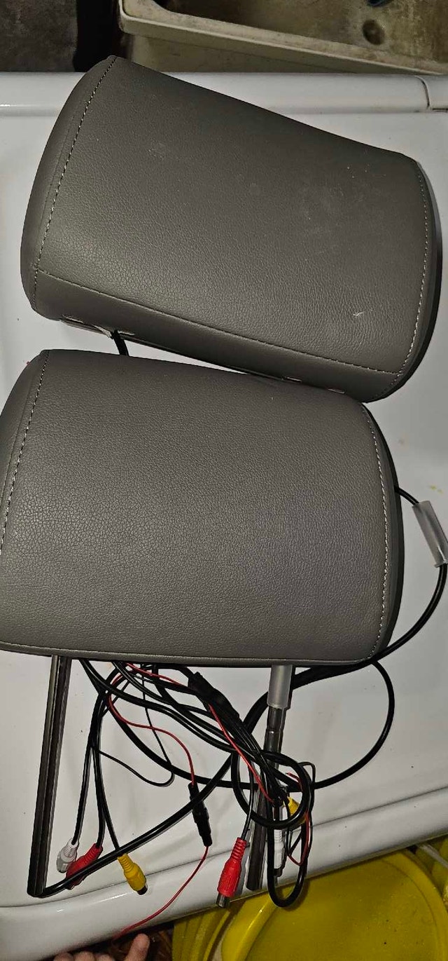 Car Headrest Monitors - Great Price for TWO! - photo 3