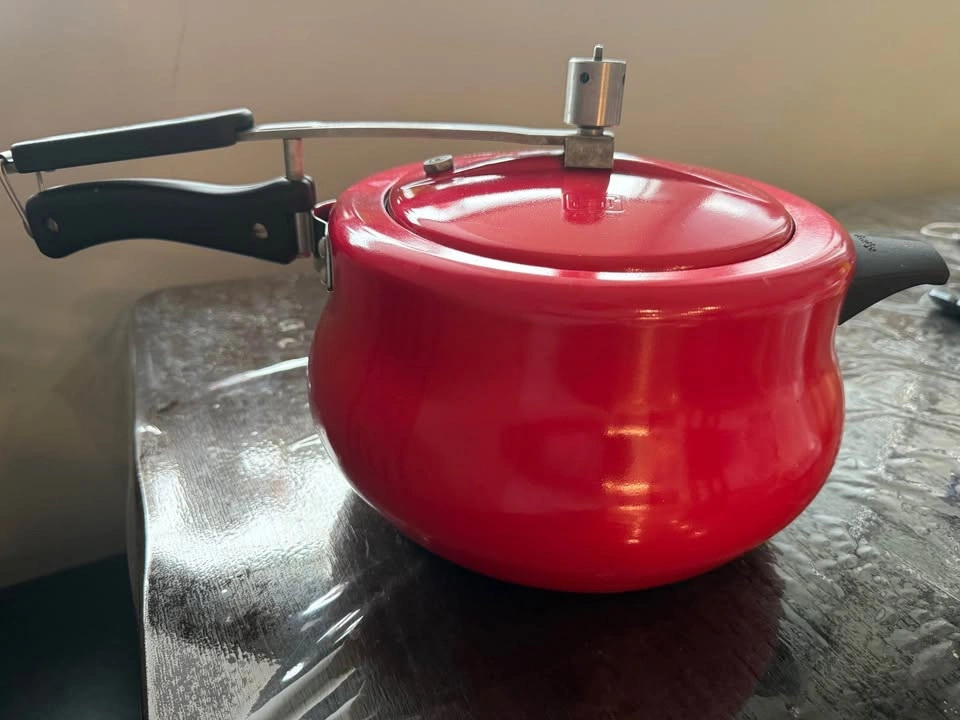 Pressure Cooker 5L with a New Whistle (not in photos) - photo 3