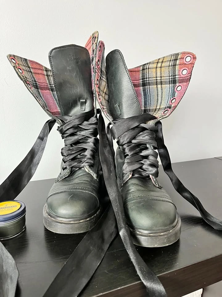 Vintage Green/Plaid Doc Martens - Women's Size 8