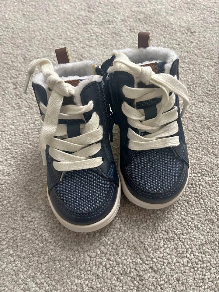Warm baby boots size 2.5-3.5