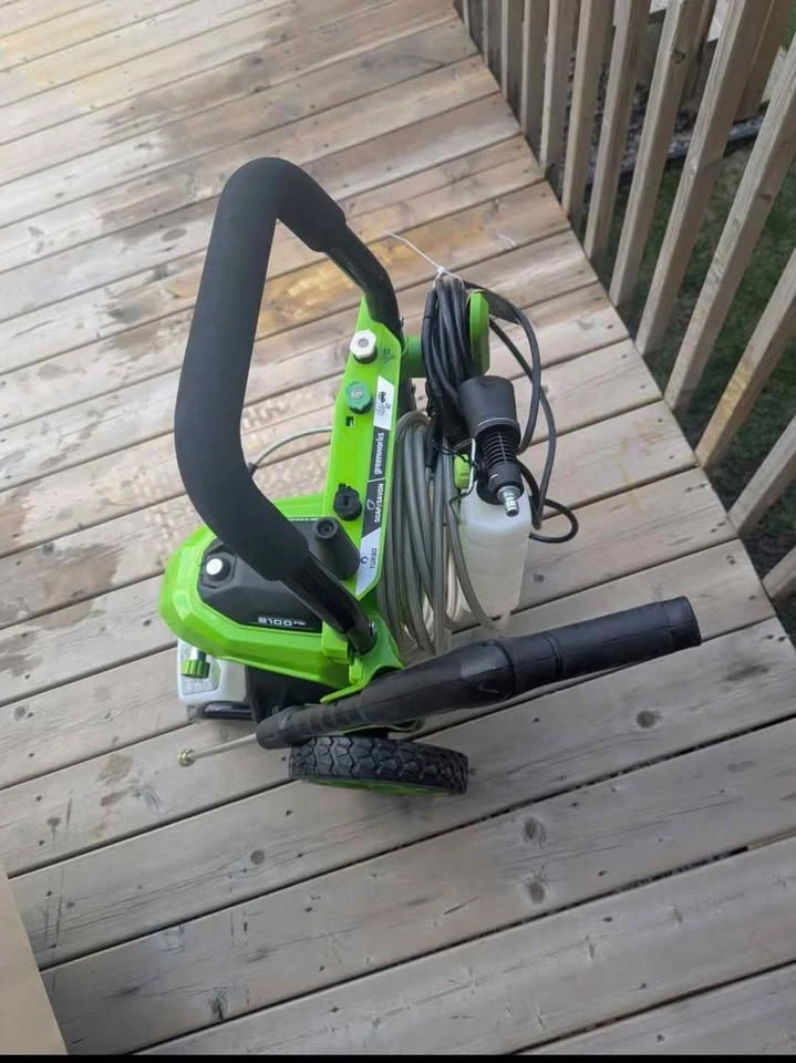 Greenworks 2100PSI Electric Pressure Washer - Like New - photo 3