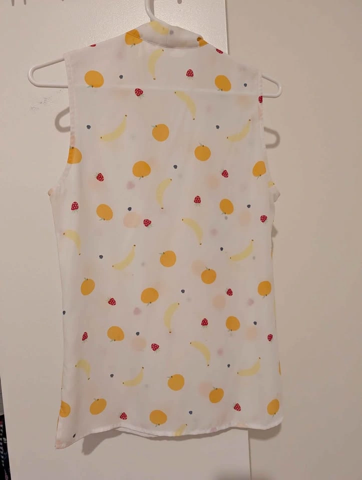 Fun fruit top! 🫐 🍓 🍌 🍊 - photo 2