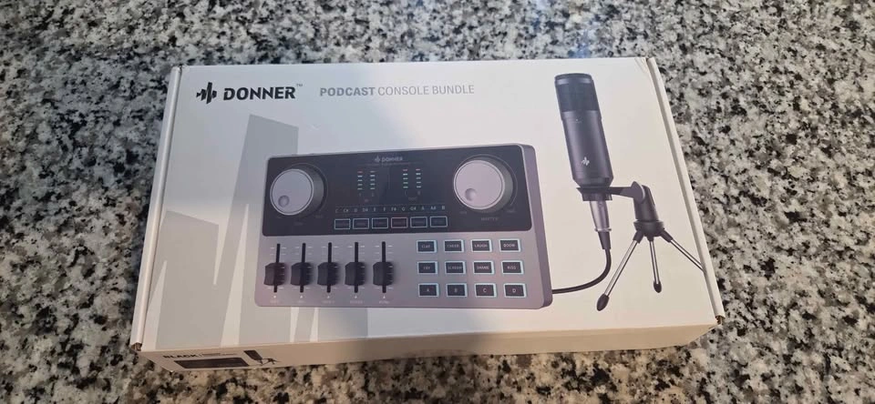 Donner Podcast Console Bundle