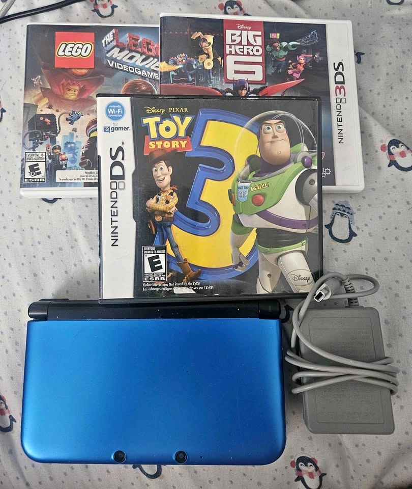 Blue 3DS XL w/ 3 Games