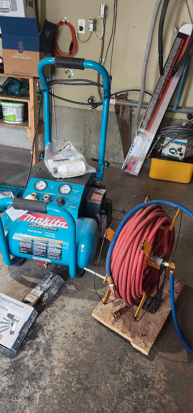 Makita air compressor with complete tools set.