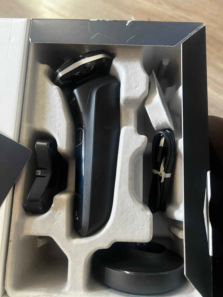 Philips Electric Shaver – NEW (Open Box) – Never Used - photo 3