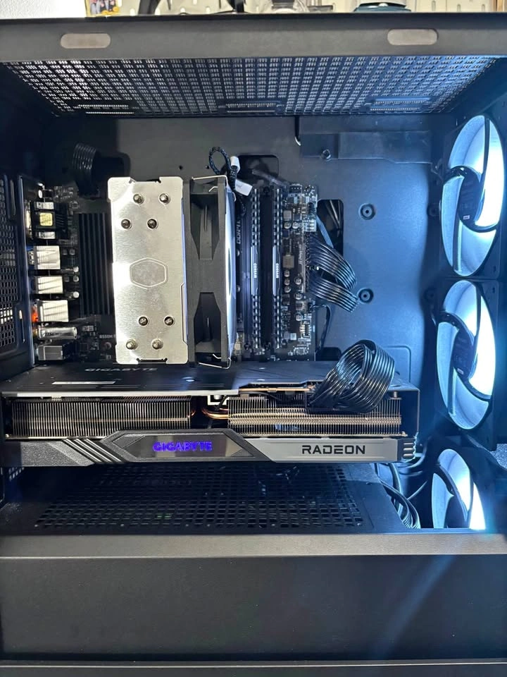 PC FOR SALE - RYZEN 7 5700X - RX 7700XT