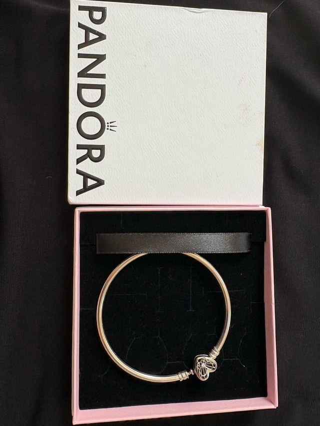 Authentic Pandora Sterling Silver Bracelet with Heart Clov
