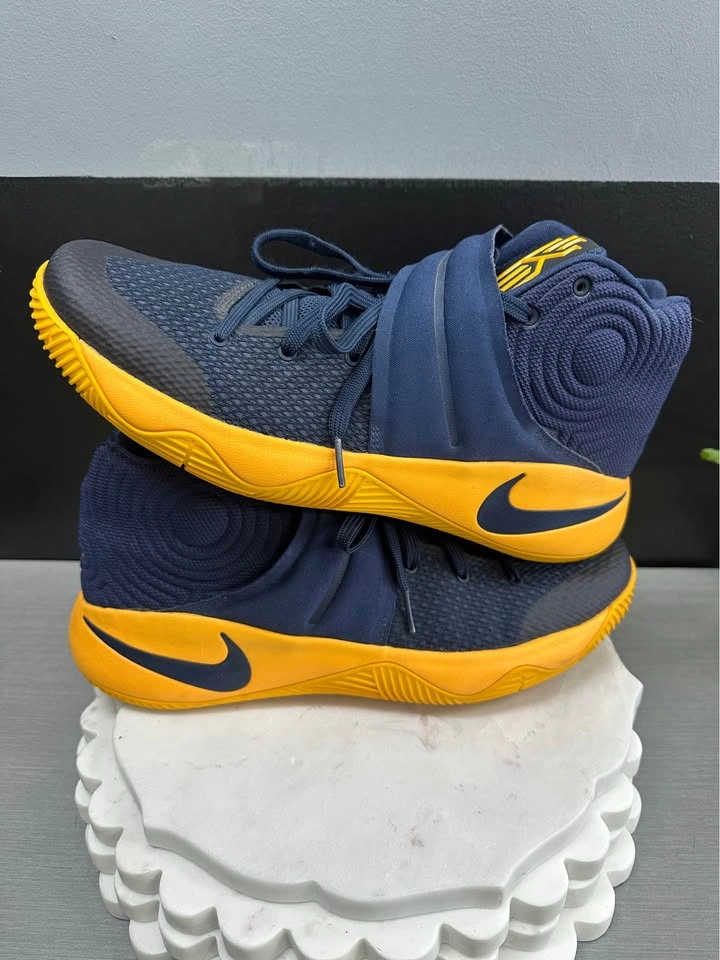 Kyrie Irving Nike Basketball Sneakers Men's 11 - photo 3