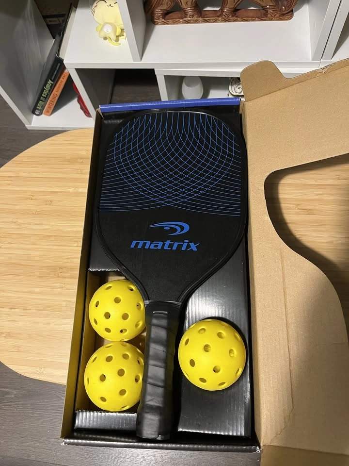 Complete Matrix Pickleball Set (2 Paddles + 3 Balls) - photo 2