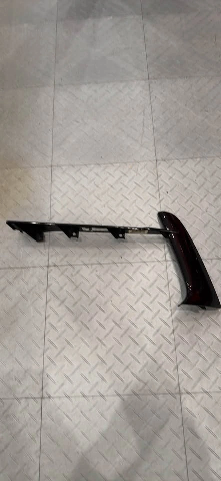 C8 Corvette Stingray 20-26 Front Outer Grille Bezels - photo 2
