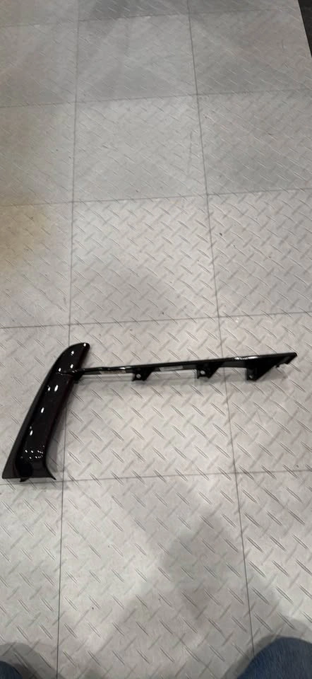 C8 Corvette Stingray 20-26 Front Outer Grille Bezels - photo 4