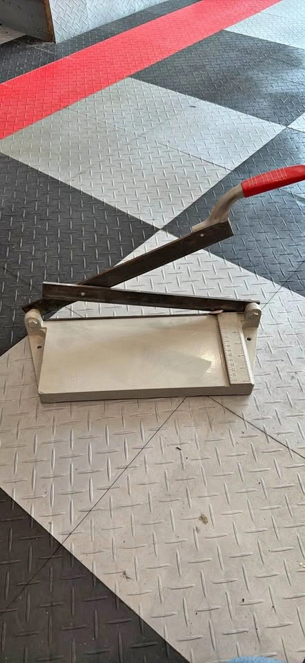 Roberts 12 in. Vinyl Tile and VCT Cutter