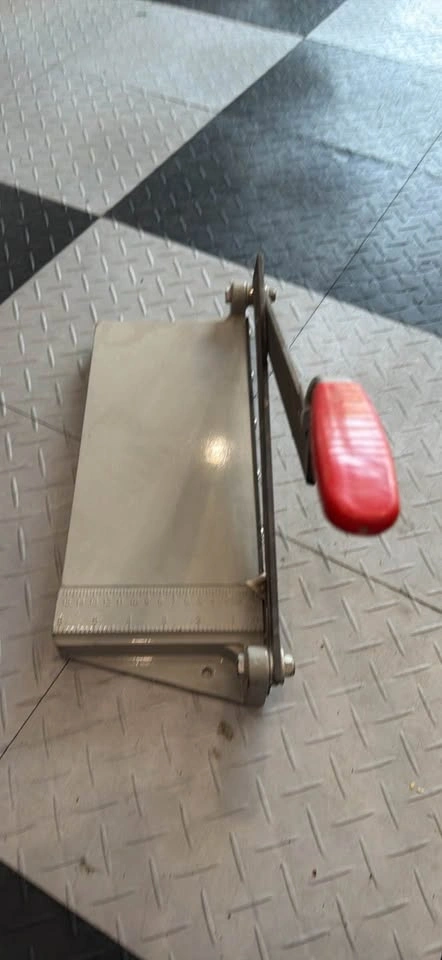Roberts 12 in. Vinyl Tile and VCT Cutter - photo 2