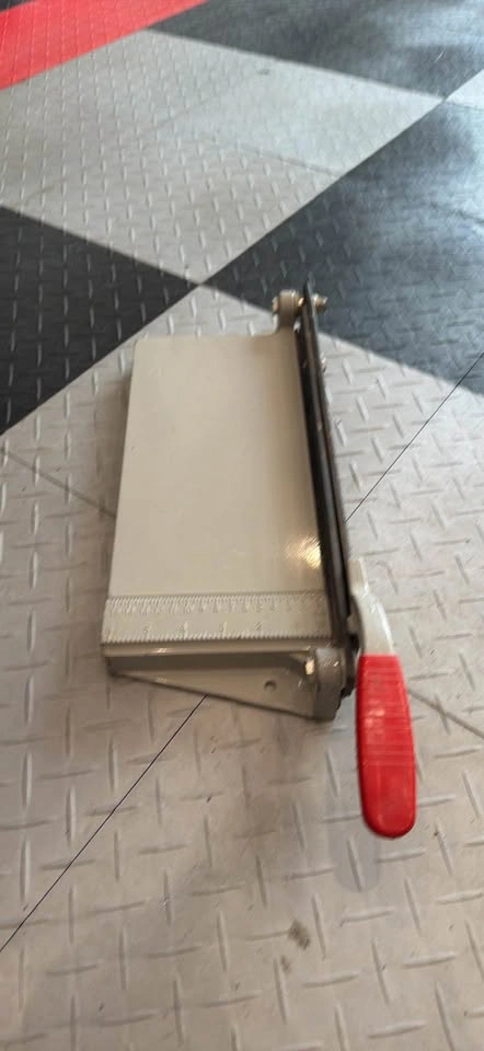 Roberts 12 in. Vinyl Tile and VCT Cutter - photo 5