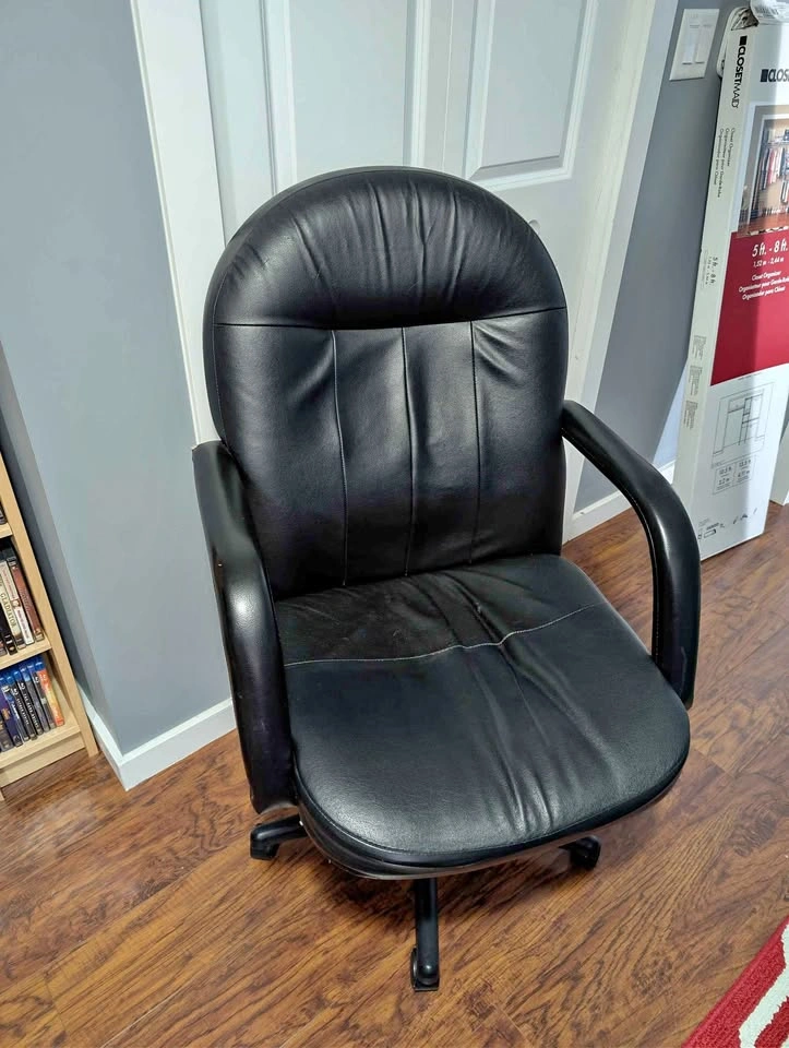 Office chair for sale 🌱