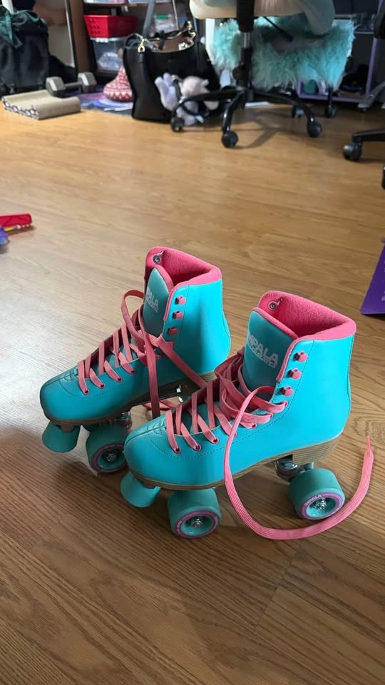 Women’s size 6 Impala Roller Skates - excellent condition - photo 2