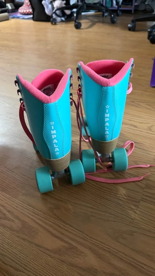 Women’s size 6 Impala Roller Skates - excellent condition - photo 3