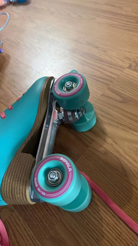 Women’s size 6 Impala Roller Skates - excellent condition - photo 4