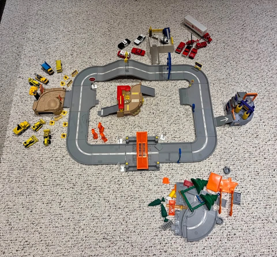 Toy cars, road, buildings, fire/police set, ~100 race cars
