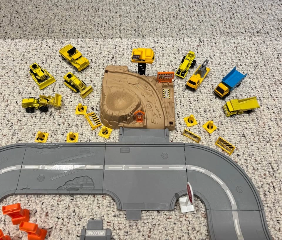Toy cars, road, buildings, fire/police set, ~100 race cars - photo 3