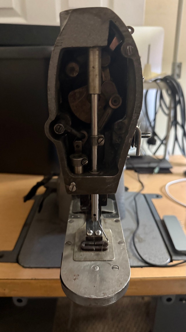 Singer Industrial Bartack Machine - photo 3