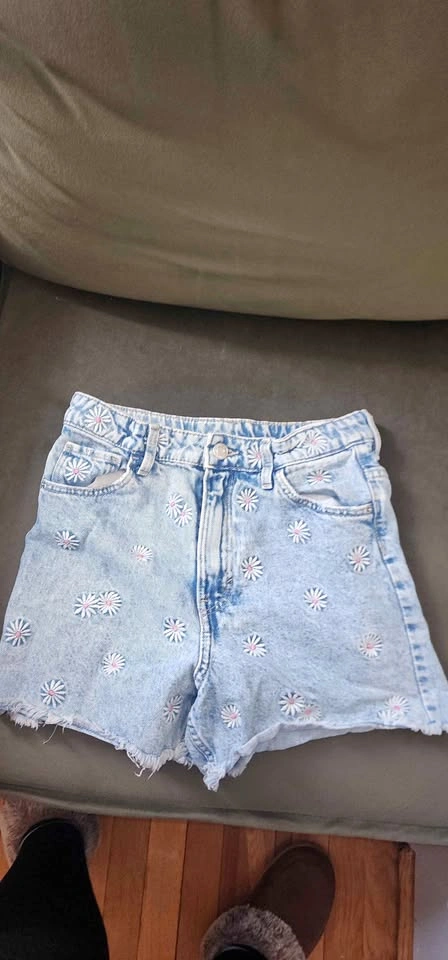 H&M Girls Embroidered Daisies Shorts - Size 14