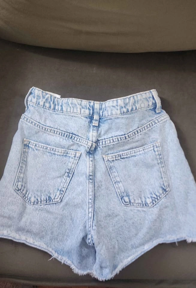 H&M Girls Embroidered Daisies Shorts - Size 14 - photo 3