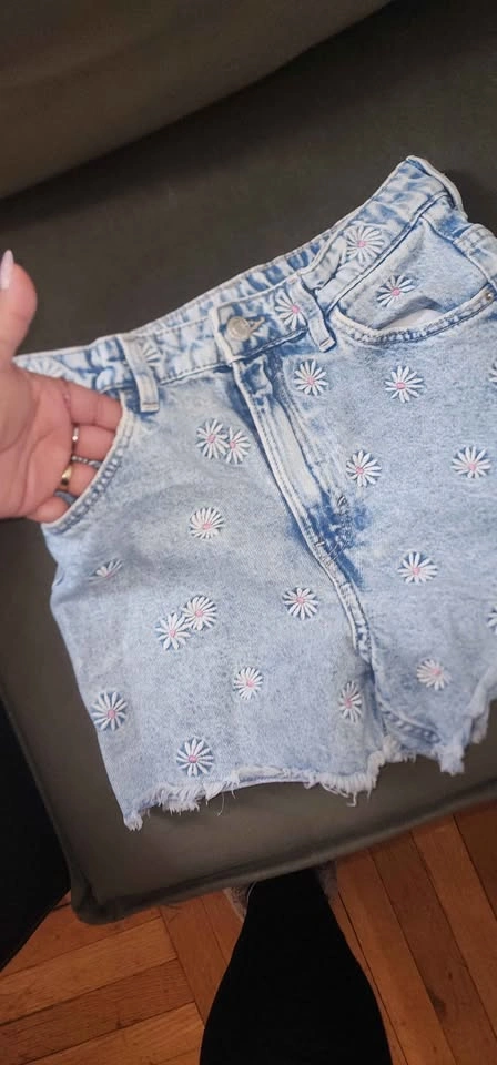 H&M Girls Embroidered Daisies Shorts - Size 14 - photo 4
