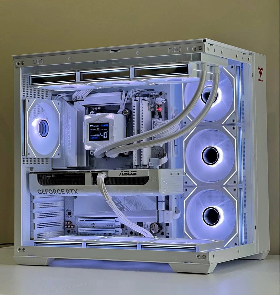 ALL WHITE RTX 5070 Gaming PC - Ryzen 7 7800X3D - 32GB DDR5 RAM -