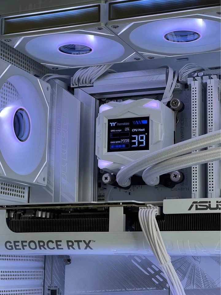 ALL WHITE RTX 5070 Gaming PC - Ryzen 7 7800X3D - 32GB DDR5 RAM - - photo 2