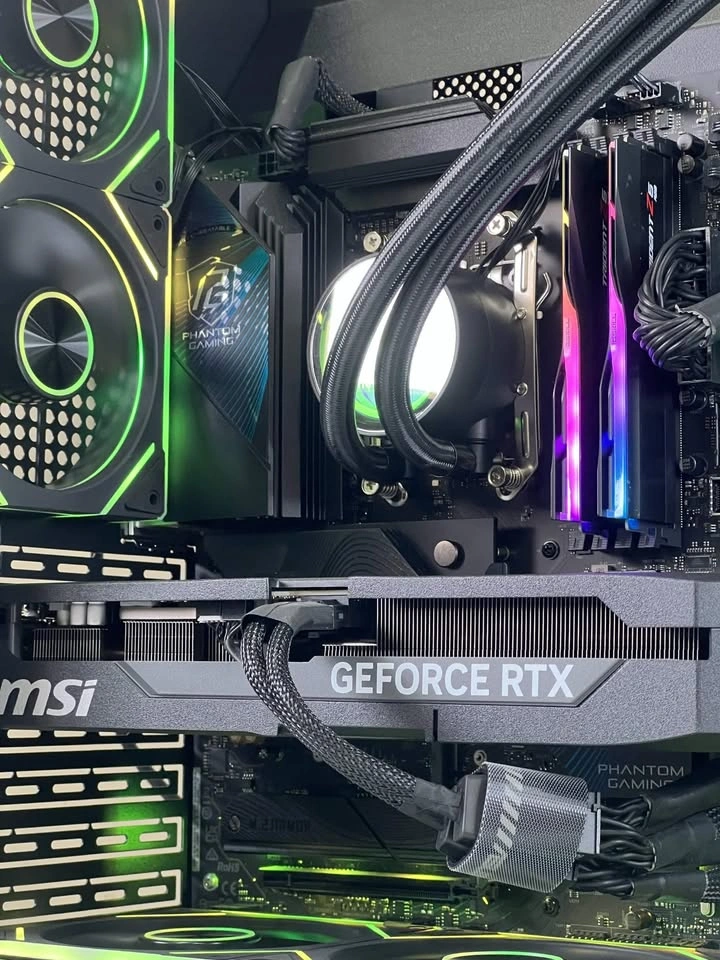 RTX 5070 Ti Gaming PC - Ryzen 7 7800X3D - 32GB DDR5 RAM - 2TB NV - photo 2