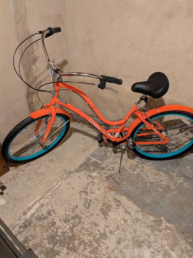Hyper 26" Ladies Commute Bike, Coral Color!