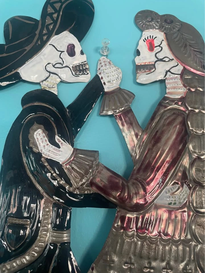 CHARMING KATRINA MEXICAN TIN DANCERS! 15"H x 8" W - photo 2