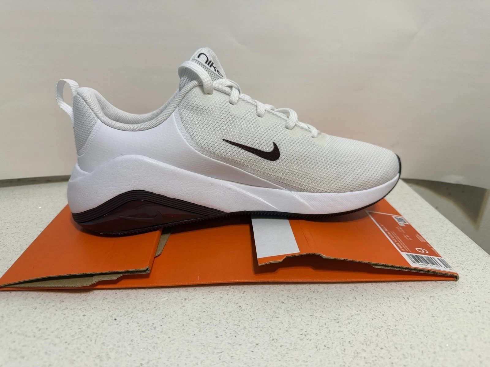 Nike Men's Low Top Mesh Athletic Sneaker White/Black Lace-Up New