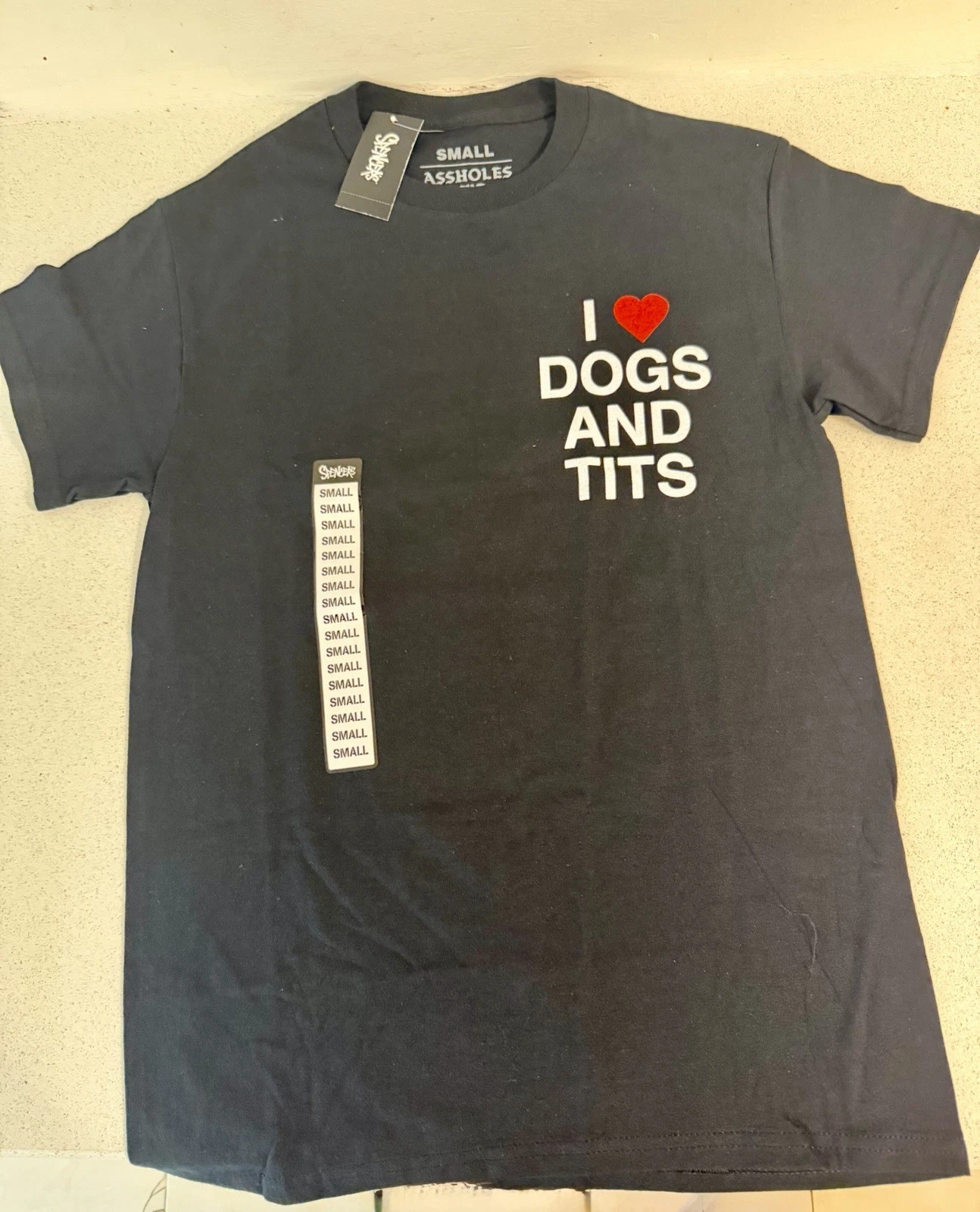 T-Shirt Spencers Men’s Small “ I love dogs and tits”