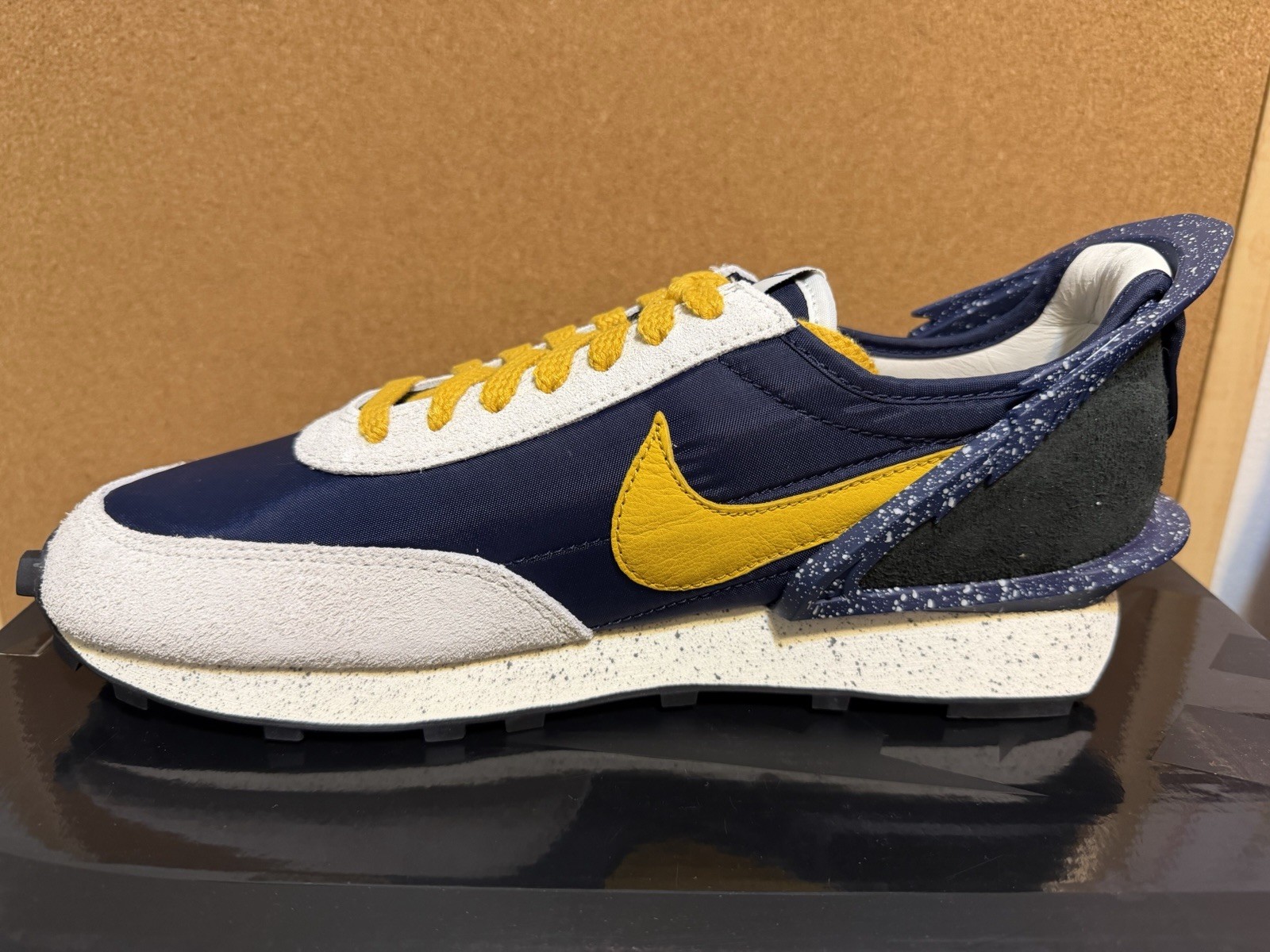 Nike Men's Daybreak Low Top Sneaker Navy/Yellow